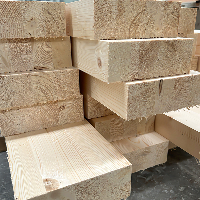 Poutre et poteau en bois lamellé-collé en pin