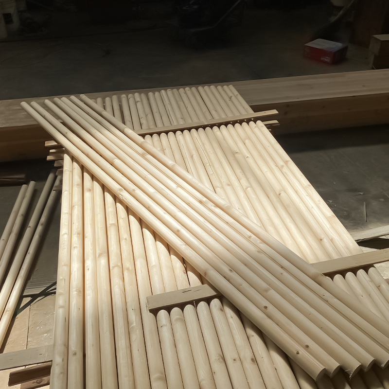 Colonne ronde en bois lamellé-collé en épicéa