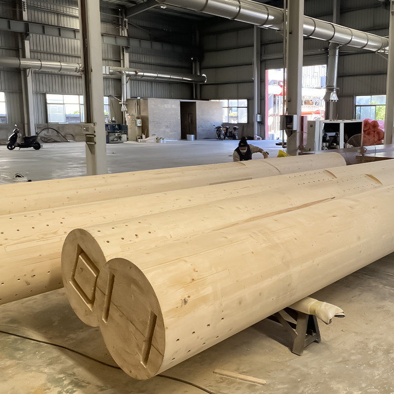 Colonne ronde en bois lamellé-collé en épicéa